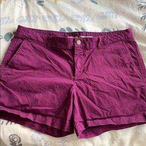 Khakis by GAP Girlfriend 5 inch Shorts